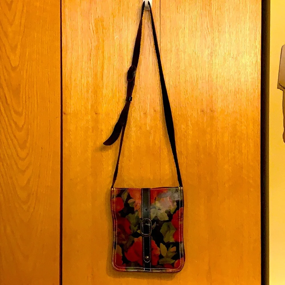 Patricia Nash Venezia Pouch rose floral print zip purse slim crossbody bag EUC